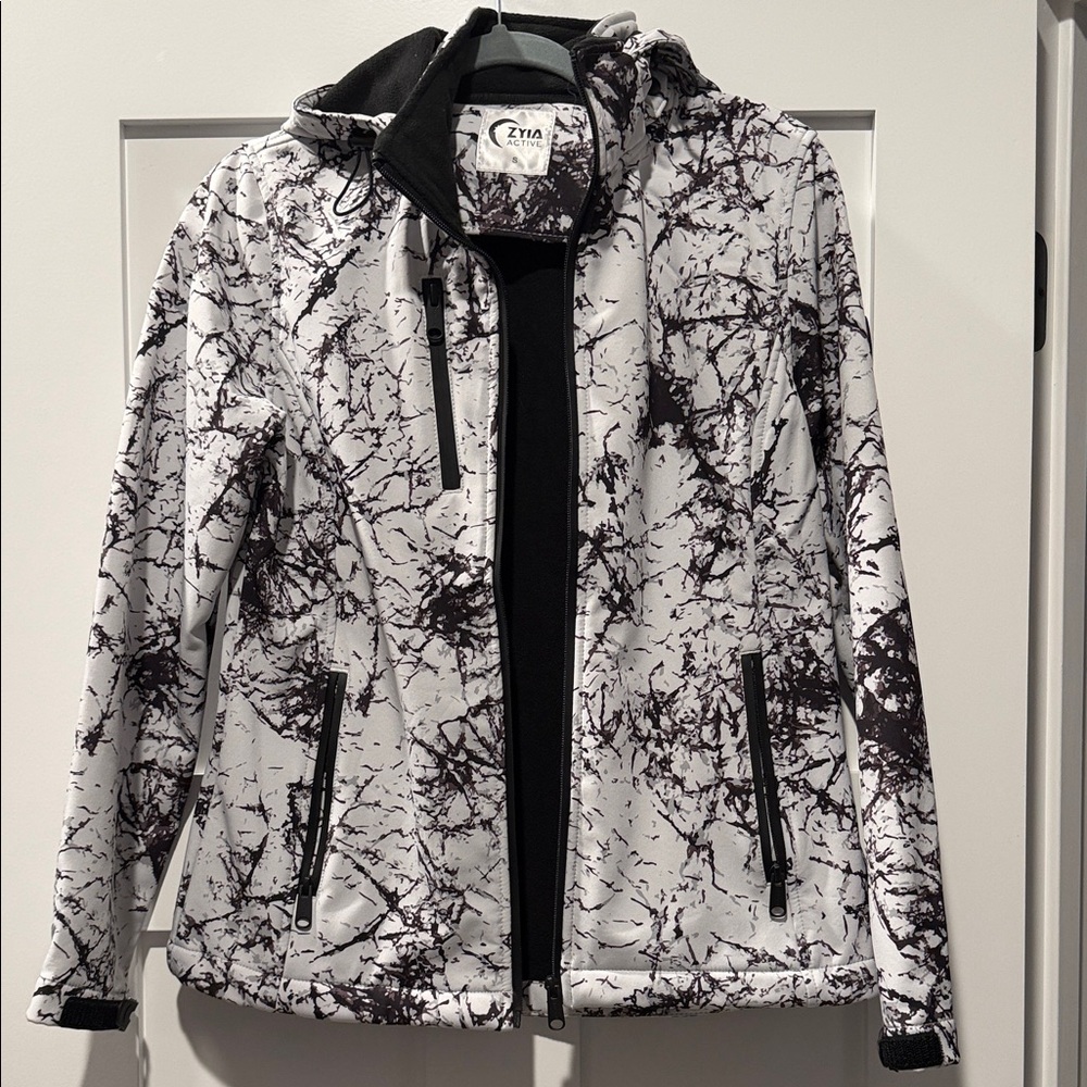 Zyia Active Women's Marble Patterned Ski Jacket